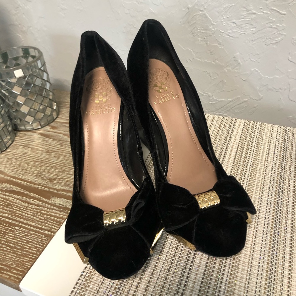 Vince Camuto velvet bow block heel